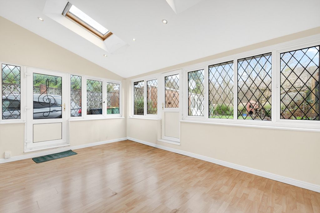 Property photo 3 of 33