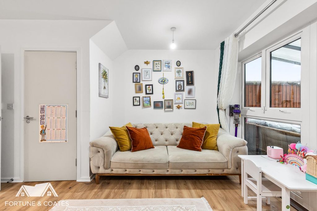 Property photo 3 of 18 Chorusclose_3.Jpg