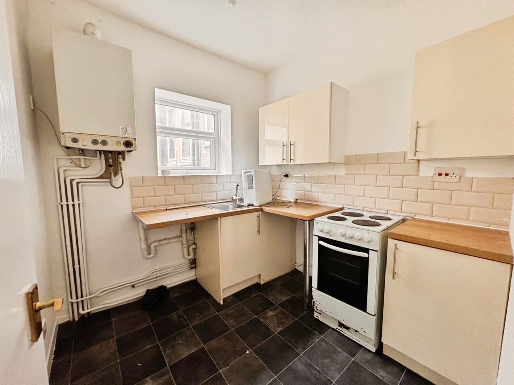 Property photo 2 of 6 Kitchen