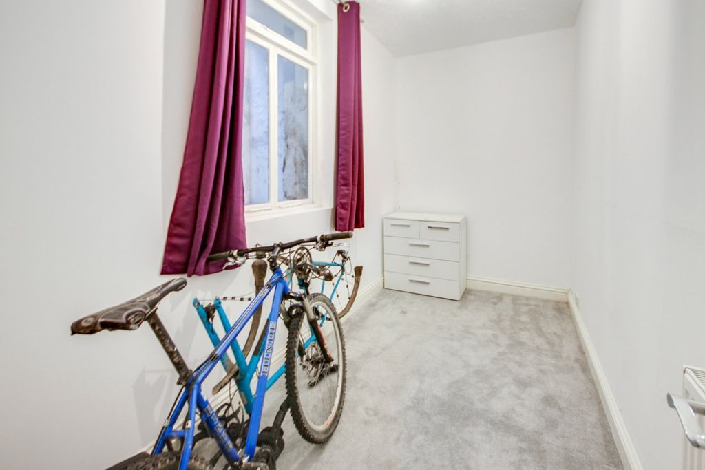Additional image 5 of 2 bed flat for saleHermitage Lane, East Grinstead RH19