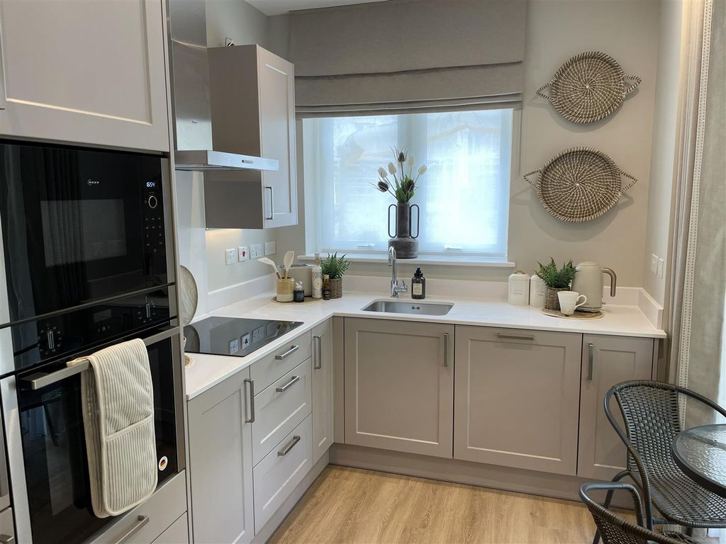 Property photo 2 of 18 Kitchen