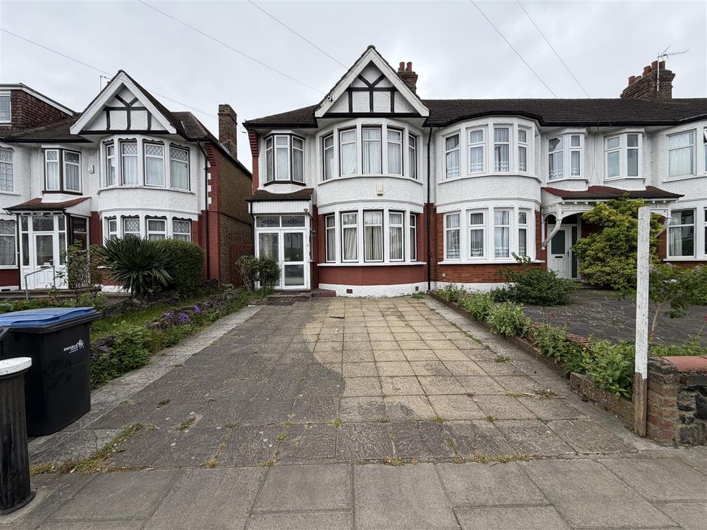 Property photo 1 of 21 Wolves Lane N13