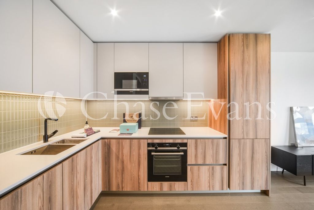 Property photo 3 of 14 Kitchen