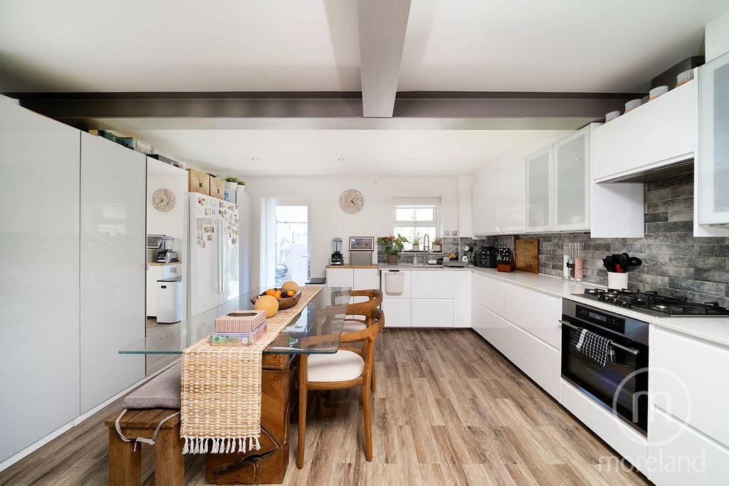Property photo 2 of 12 4331744