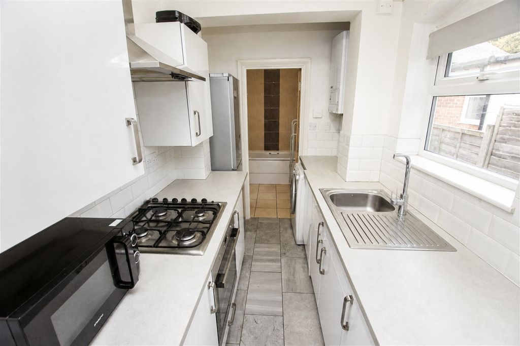 Property photo 2 of 11 Kitchen