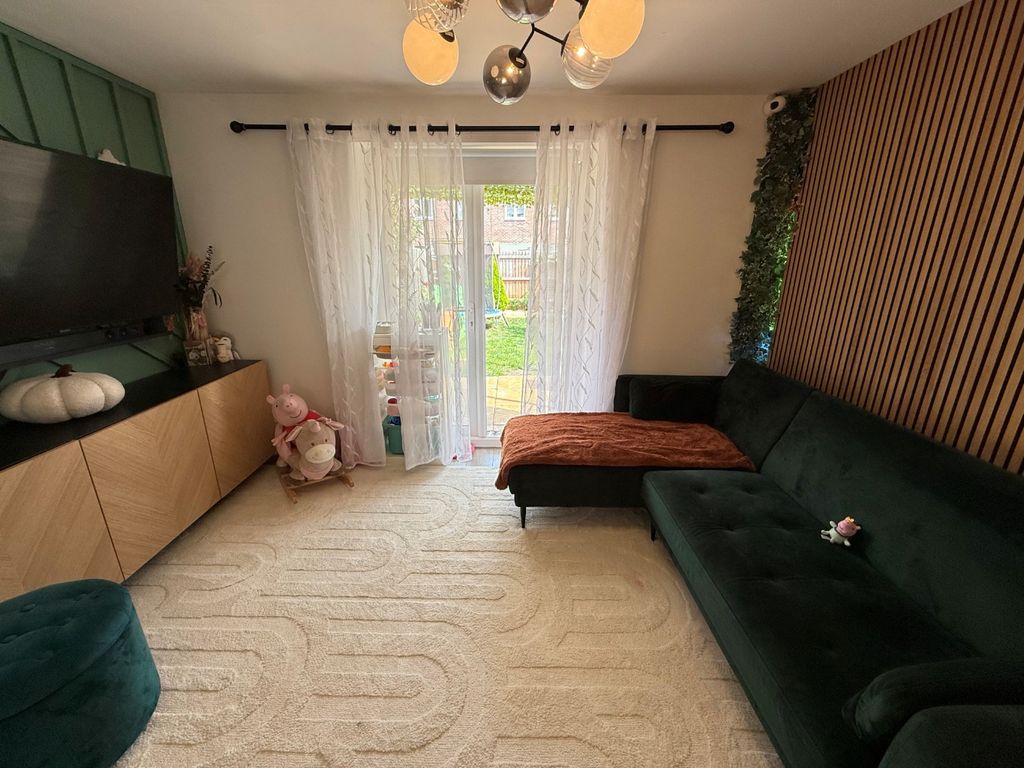 Property photo 3 of 12 4445294