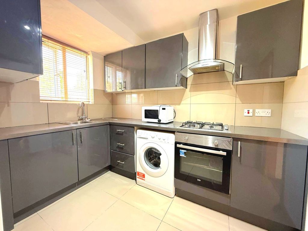 Property photo 1 of 9 8