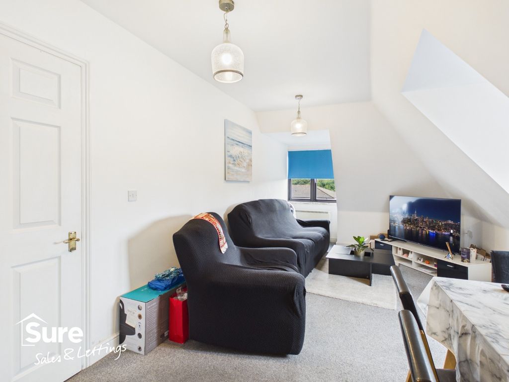 Property photo 2 of 16 5240183