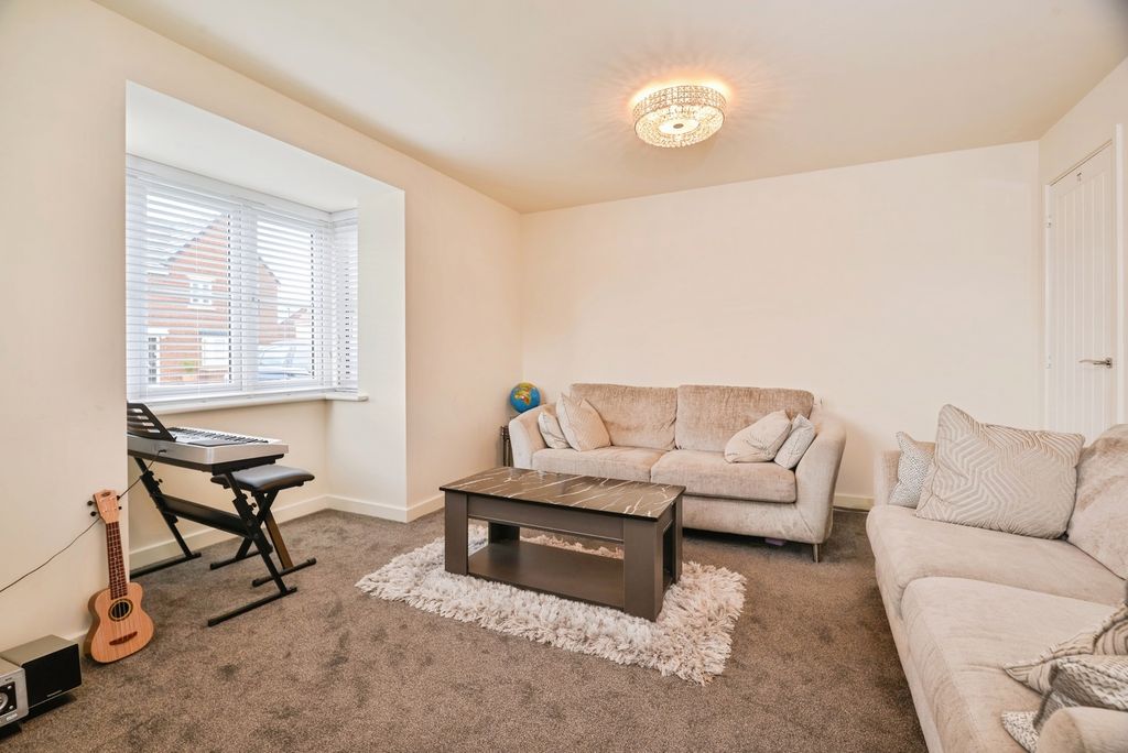 Property photo 3 of 18 Pbox-Img.Jpg