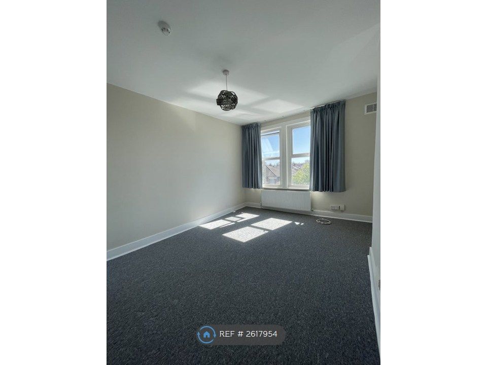 Property photo 2 of 8 Lounge