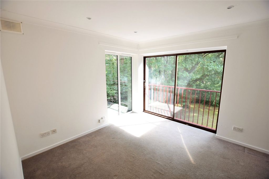 Property photo 3 of 5 Picture No. 15