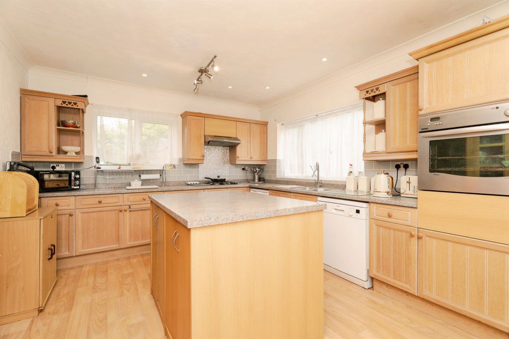 Property photo 2 of 21