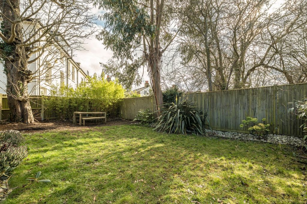 Property photo 2 of 6 Picture No. 29