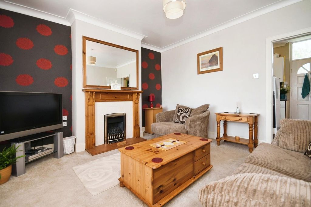 Property photo 2 of 18 Lounge