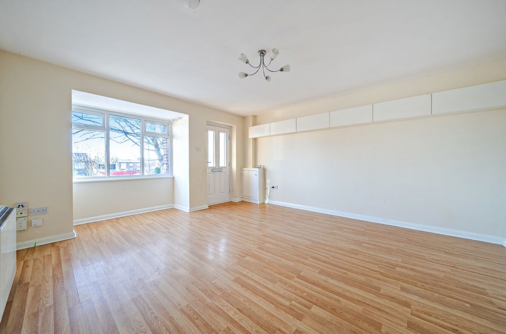 Property photo 2 of 11 1395615-5-695B95A...