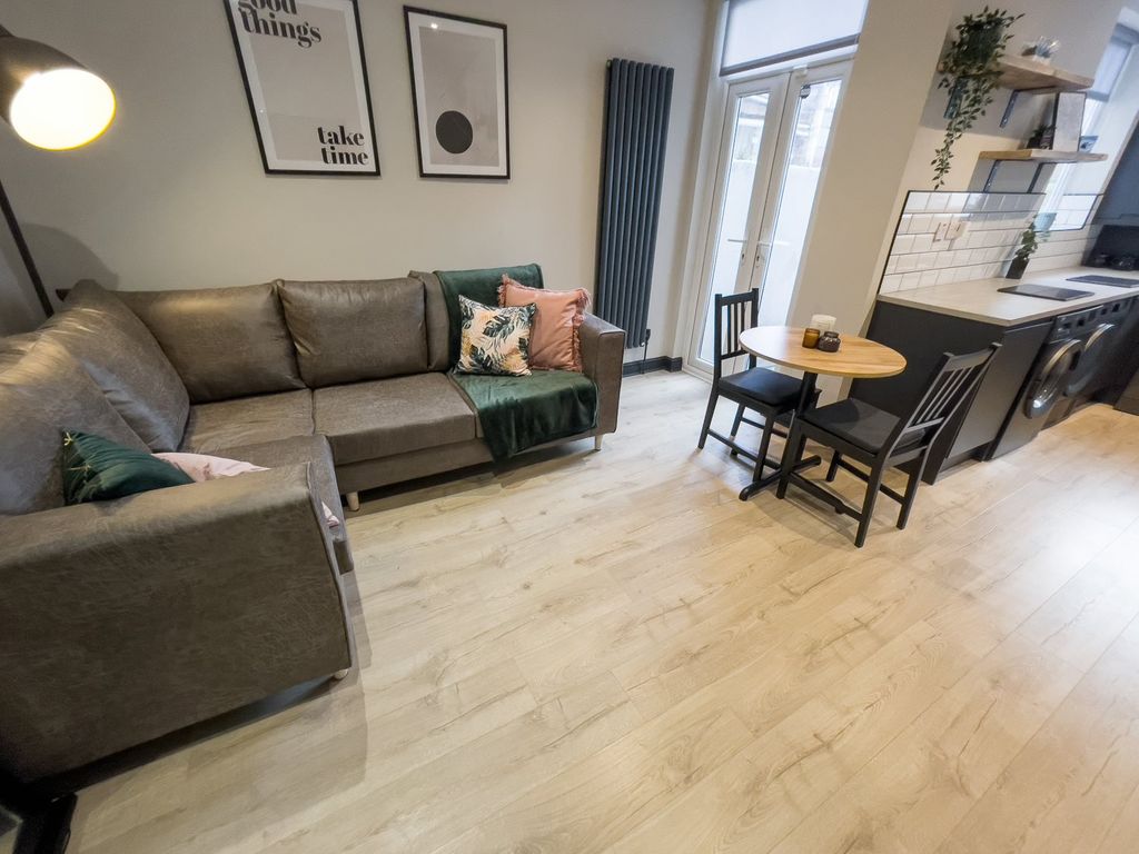 Property photo 1 of 9 1-04