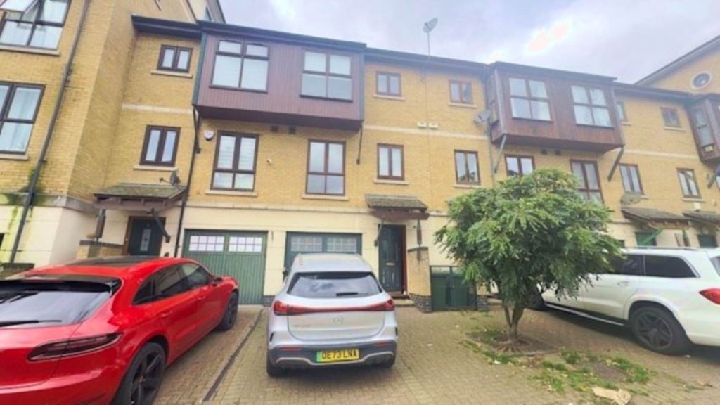 Property photo 1 of 12