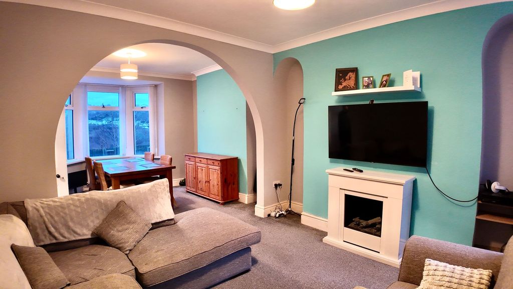 Property photo 2 of 29