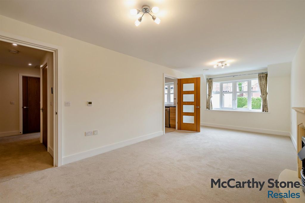 Property photo 3 of 32 8681715-Interior08-800.Jpg