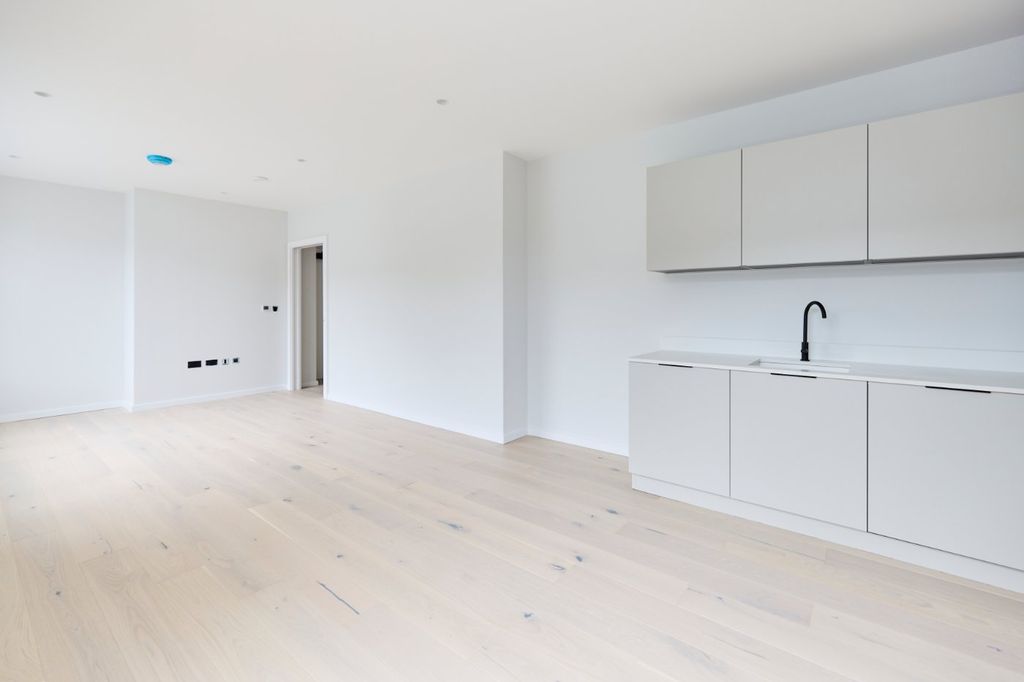 Property photo 3 of 8 Picture No. 02