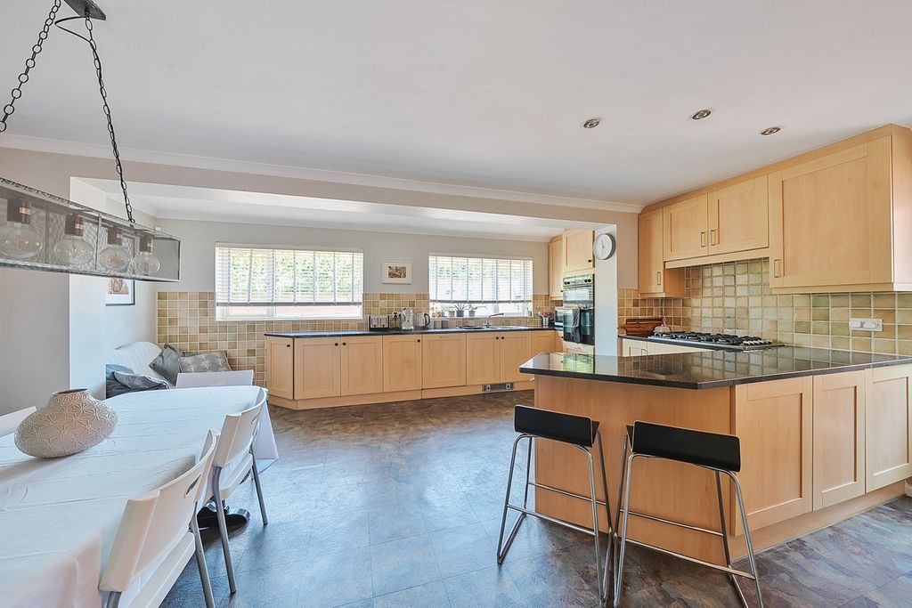 Property photo 3 of 16