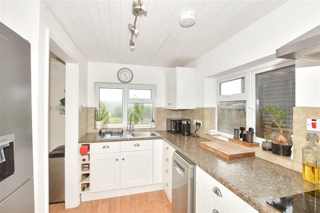 Property photo 3 of 11 Kitchen