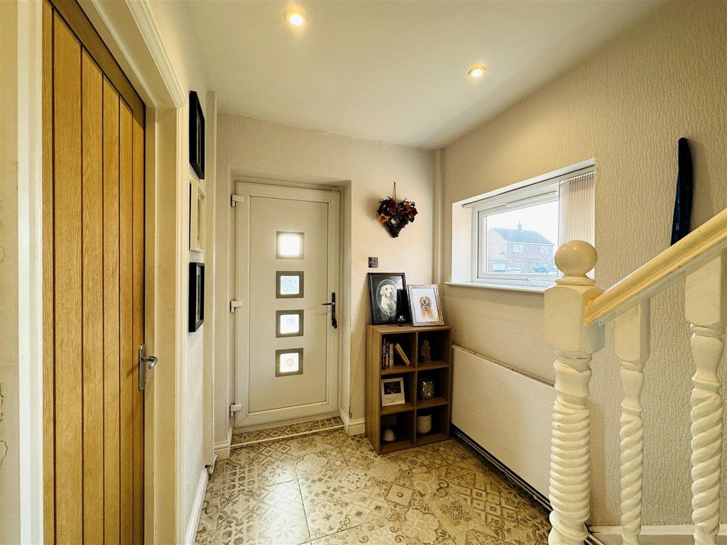 Property photo 2 of 18 Hall.Jpg