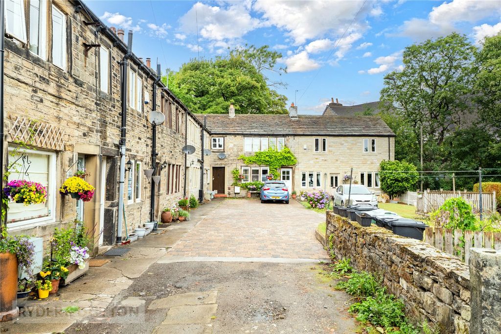 Property photo 2 of 19 Row