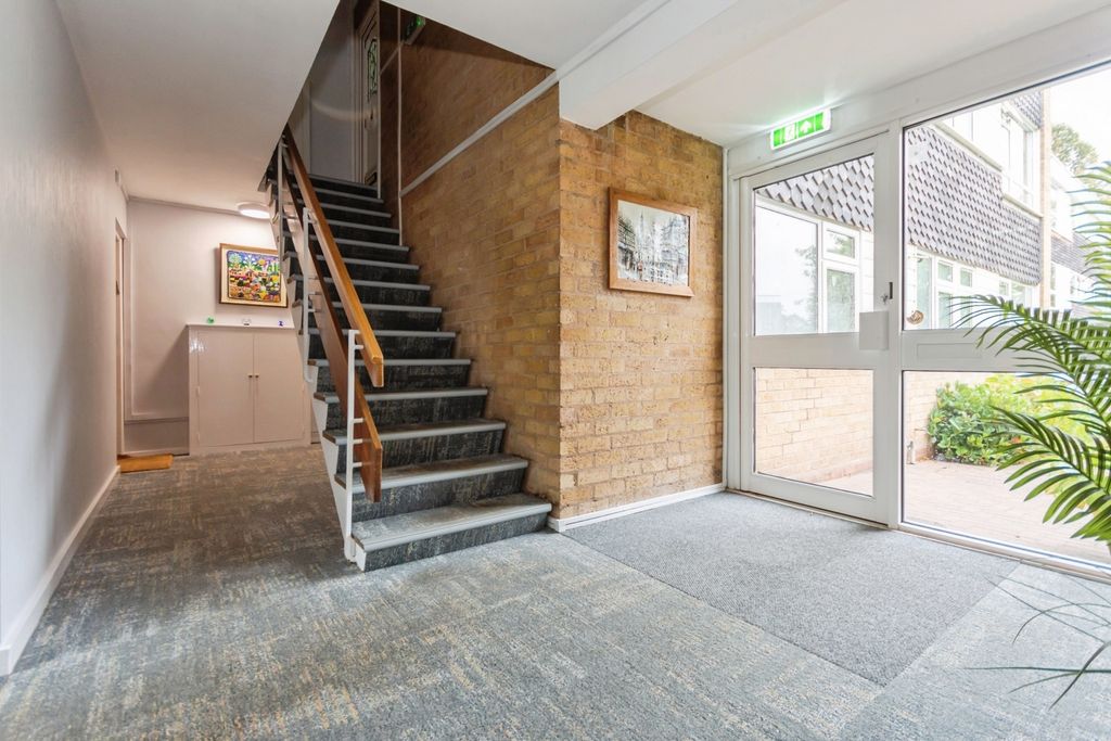 Property photo 3 of 17 Communal