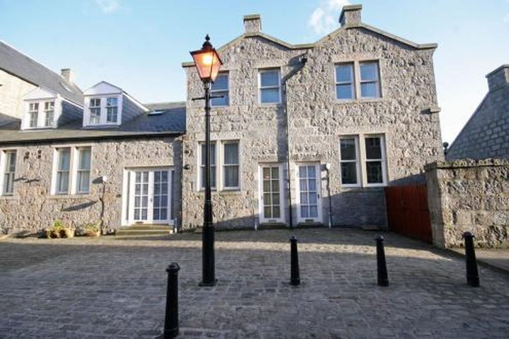 Property photo 1 of 17 Town House