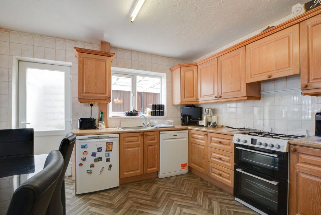 Property photo 2 of 21