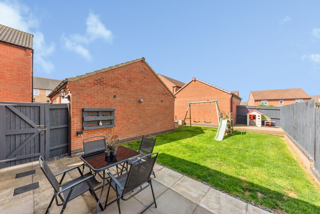 Property photo 2 of 14 35_Alnwick_Way-18