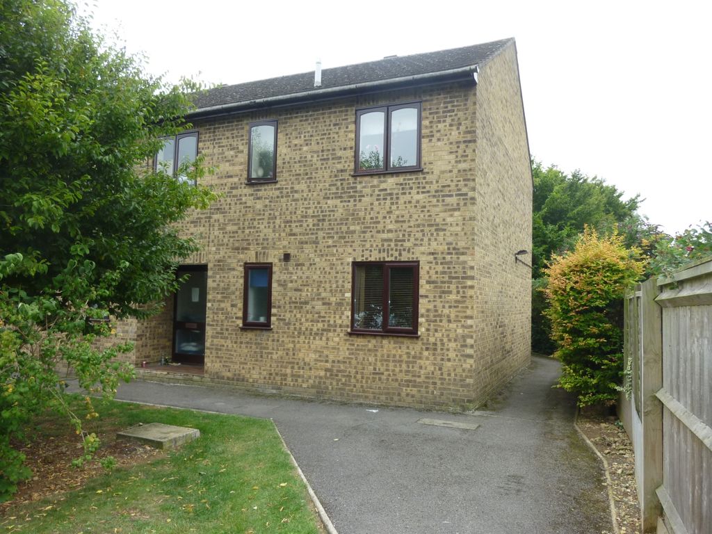 Property photo 1 of 7 Outside Front