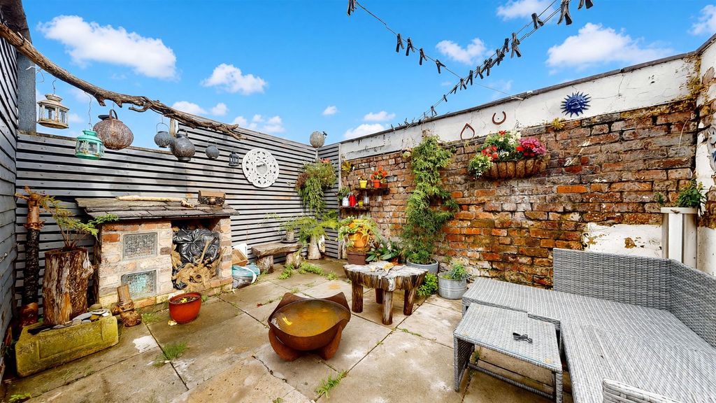 Property photo 2 of 19 Parliament Street Rear Garden