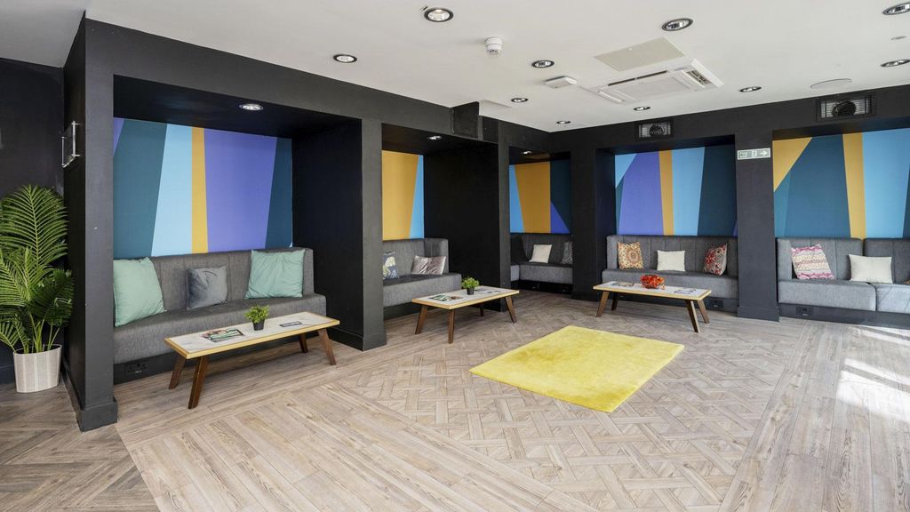 Property photo 1 of 32