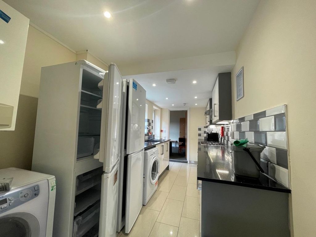 Property photo 2 of 11 Photo 1