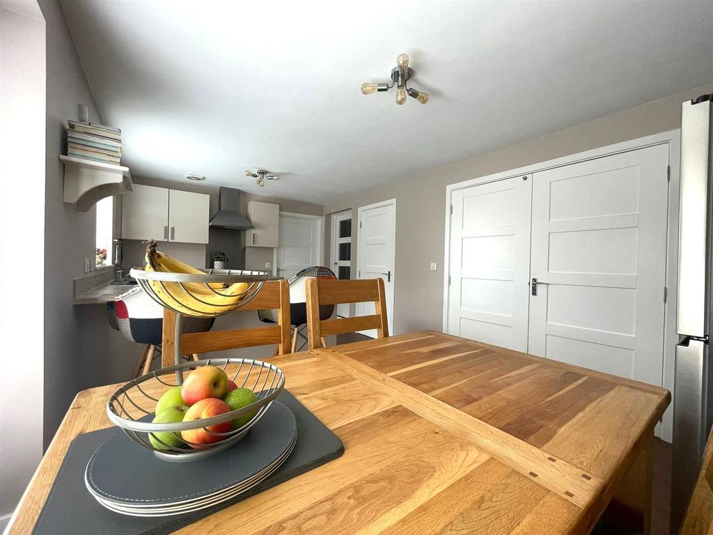 Property photo 3 of 18 Kitchen Diner