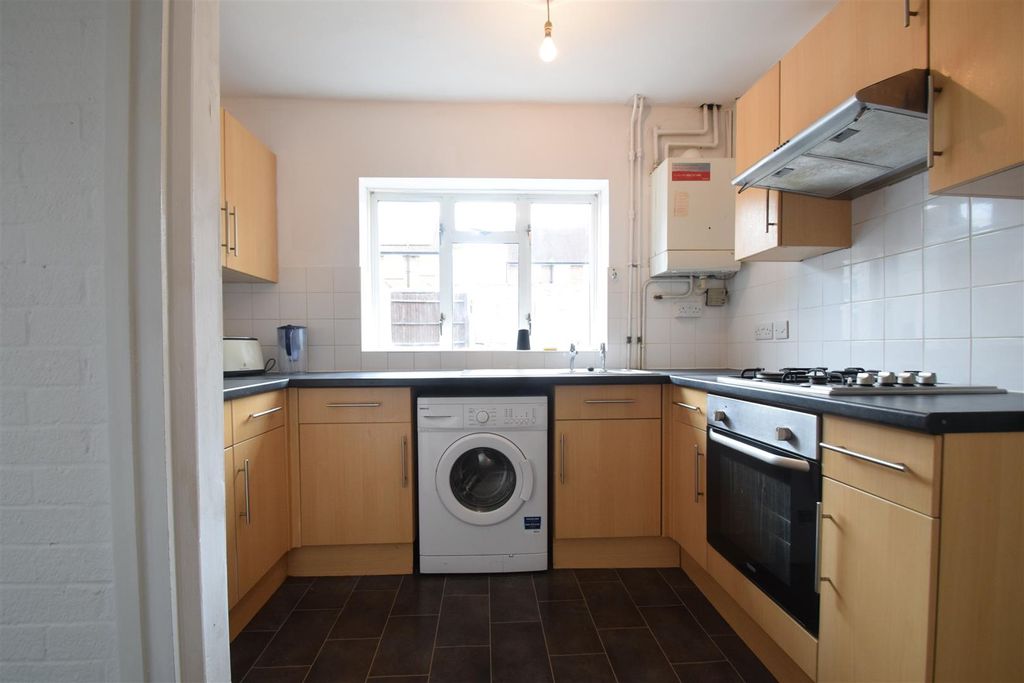 Property photo 3 of 11 Kitchen