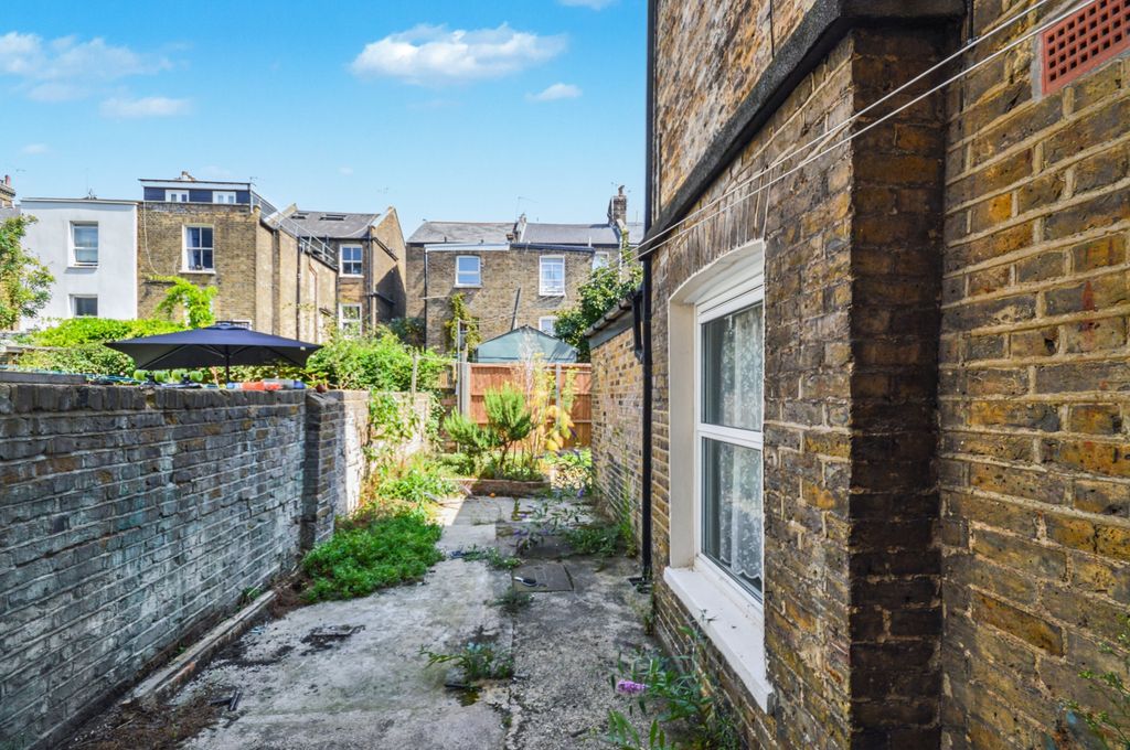 Property photo 1 of 18 151A Ashmore Road, Queens Park, London W9 3Da