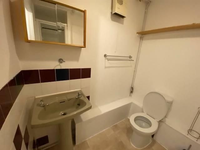 Property photo 3 of 8 Bathroom