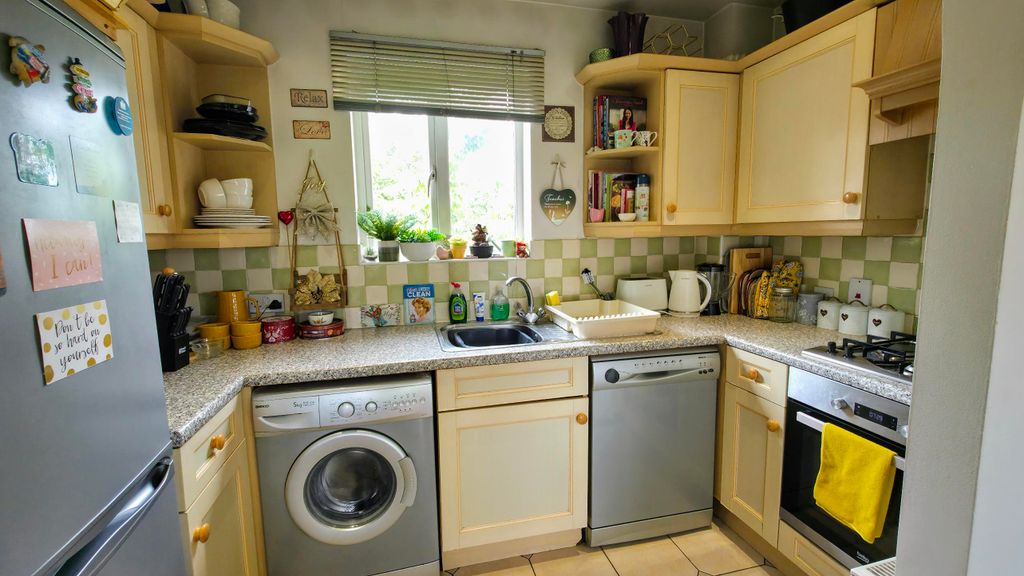 Property photo 3 of 16 Kitchen