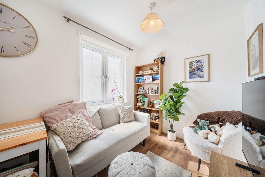 Property photo 2 of 15 1433390-13-69ce6d...