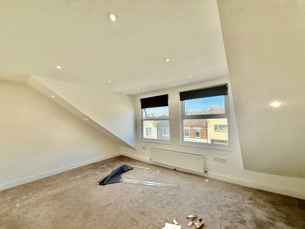 Property photo 3 of 11 Image