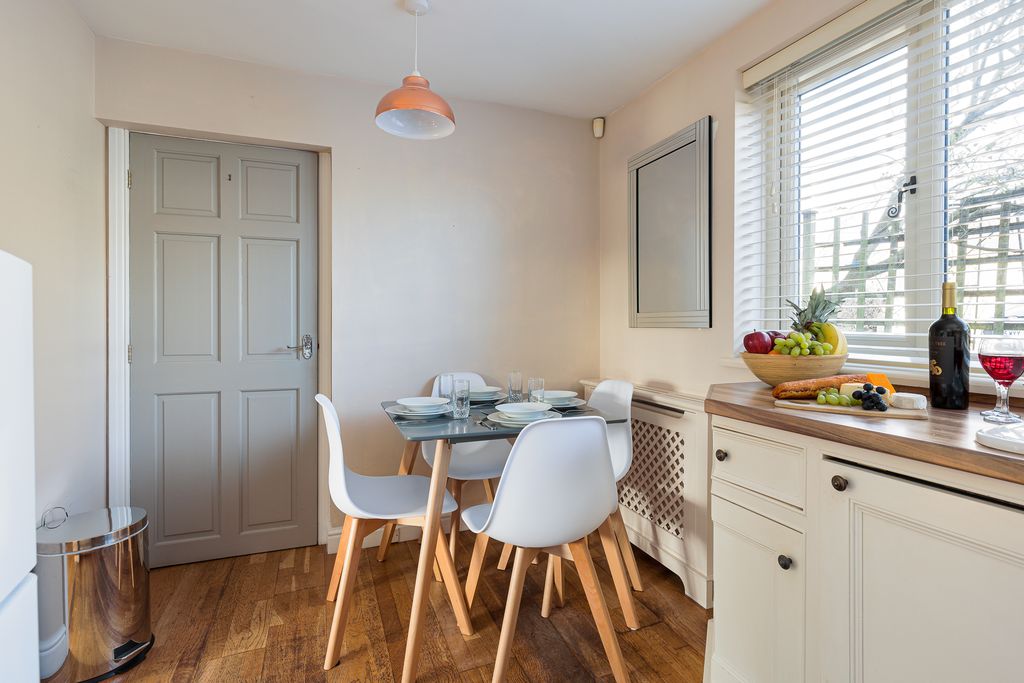 Property photo 3 of 7 Kitchen