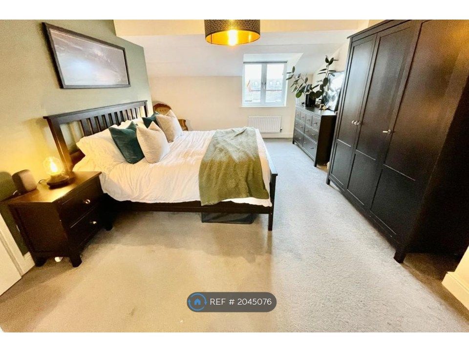 Property photo 1 of 22 Master Bedroom