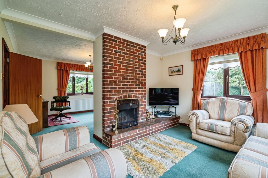 Property photo 2 of 17 Photo