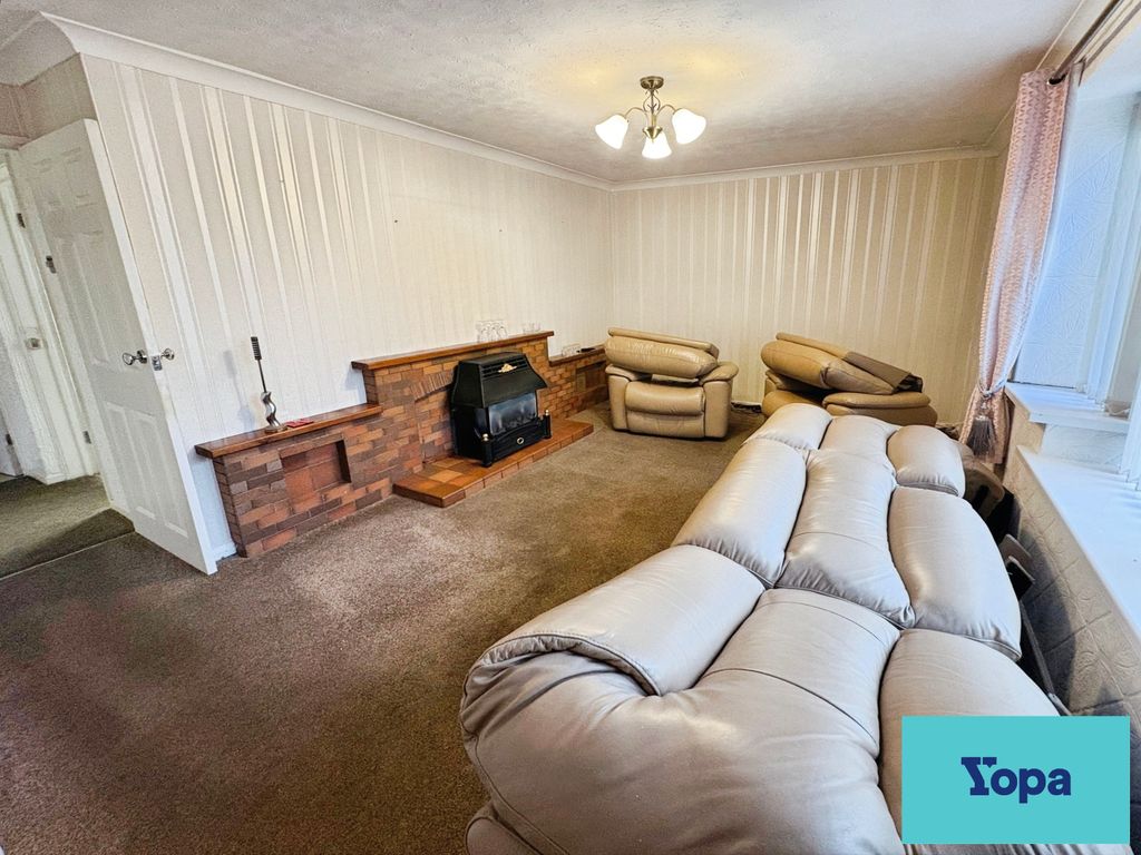 Property photo 3 of 14 Lounge