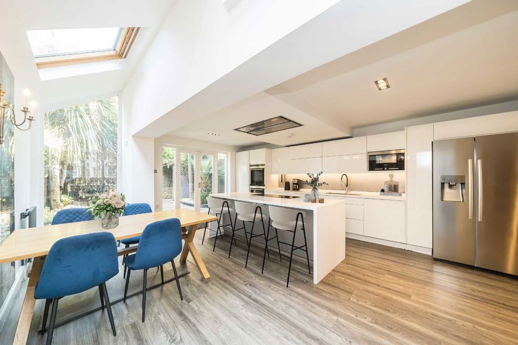 Property photo 2 of 9