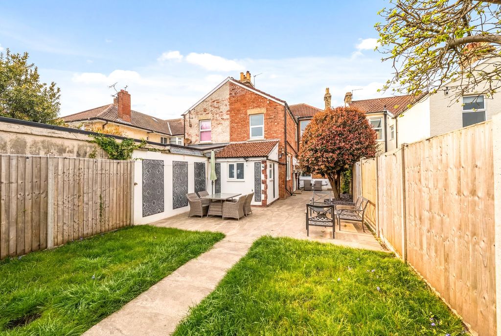 Property photo 2 of 27 Photo 6