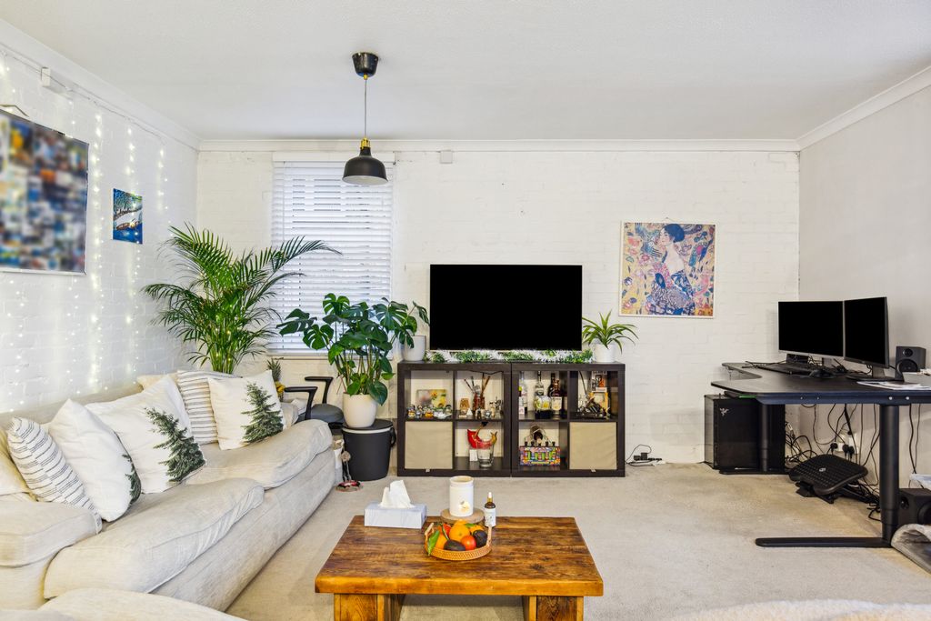 Property photo 3 of 12